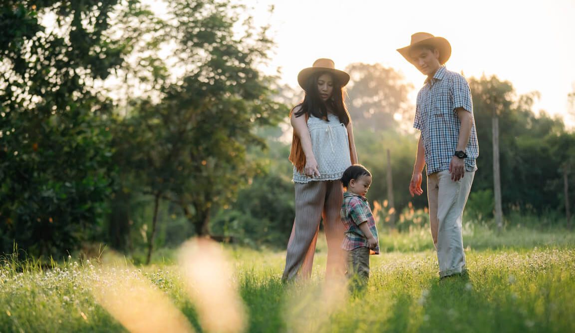 Family enjoying life near M Aurora